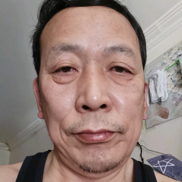 发卡漫步自然的照片