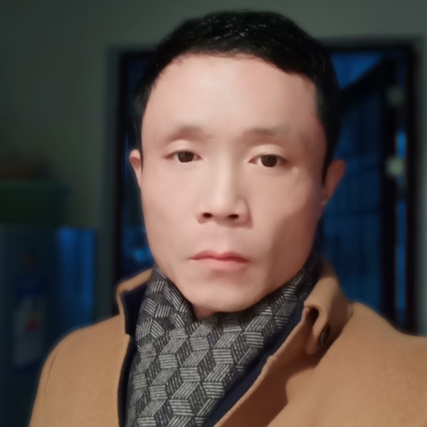 英勇衬衫的照片