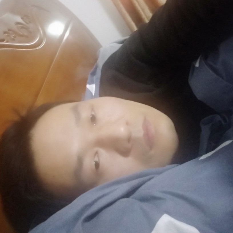 魁梧奇伟的照片