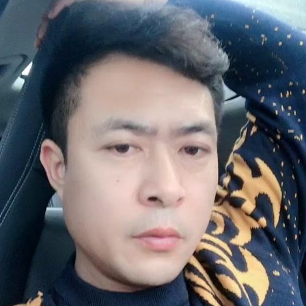周亮。的照片