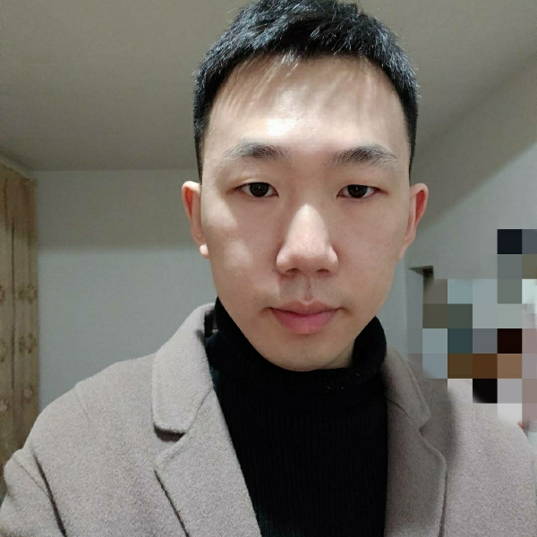 白云默默的照片