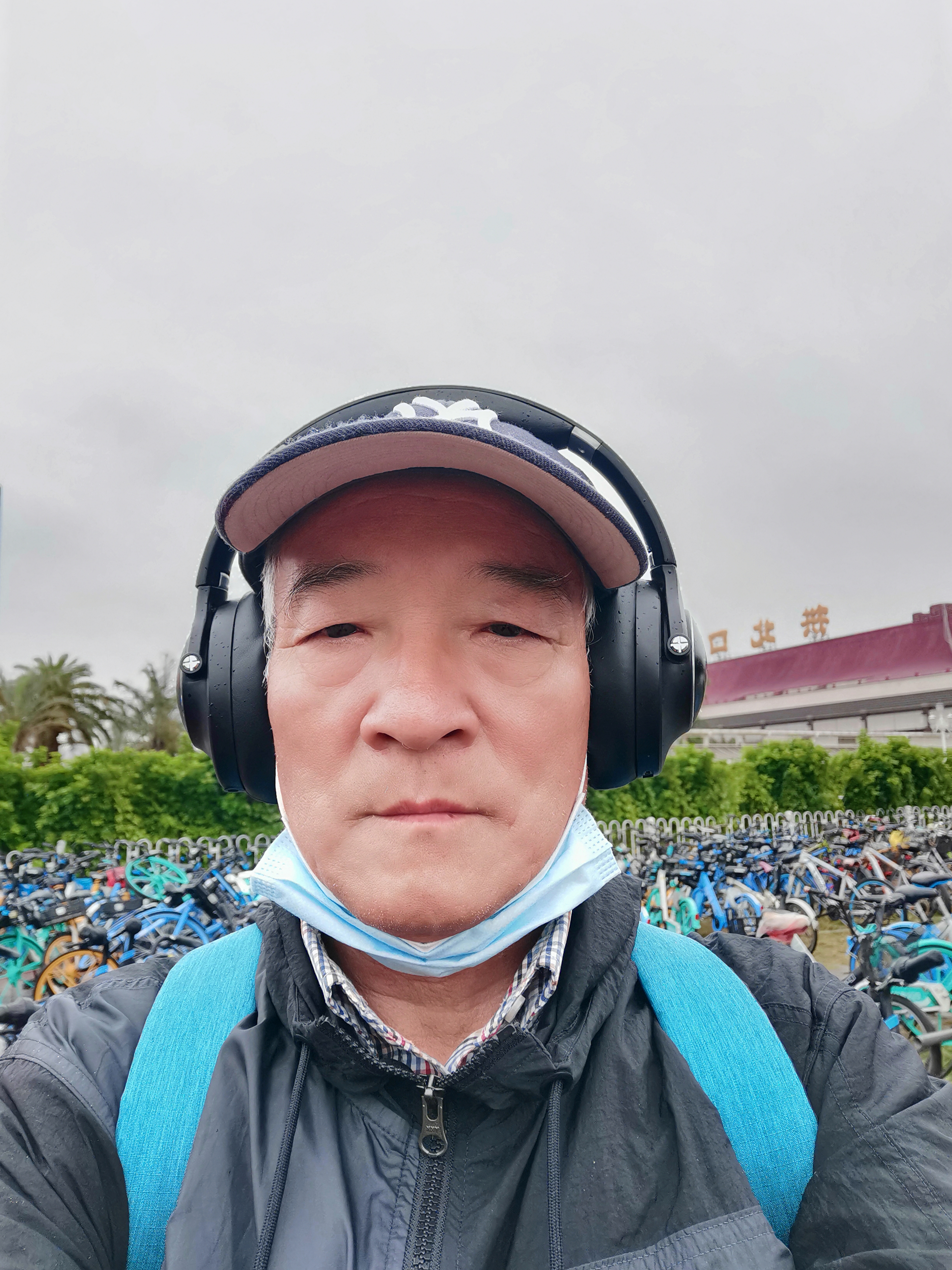 天真的和泰的照片